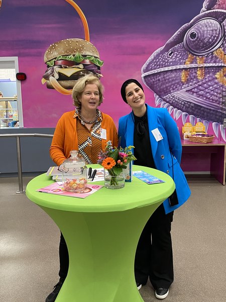 
      
        Docenten EYE College.JPG
      
    